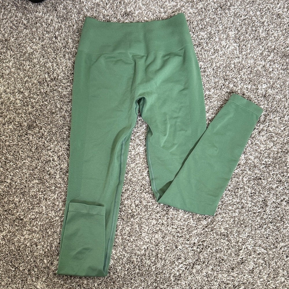 Alphalete Leggings in Sage Green